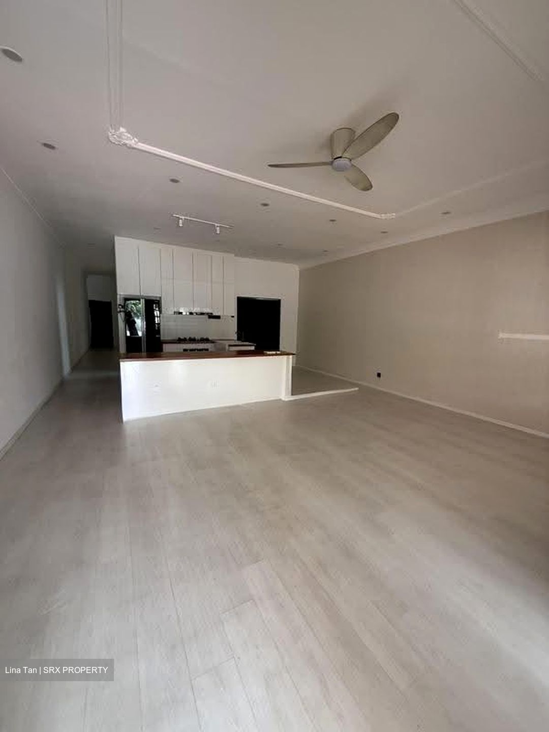 Airport Boulevard (D17), Terrace #613242901